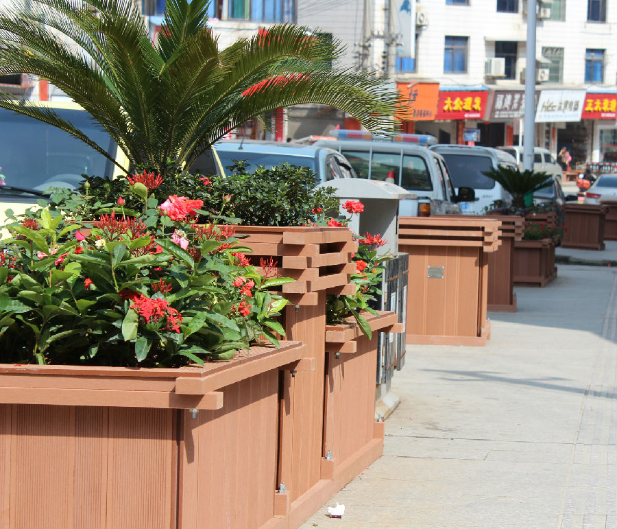 城市綠化建設木塑花箱開始普及